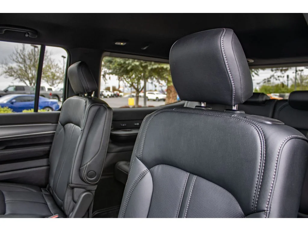 New 2026 Bright White Clear-Coat Exterior Paint Jeep Limited Altitude image 19