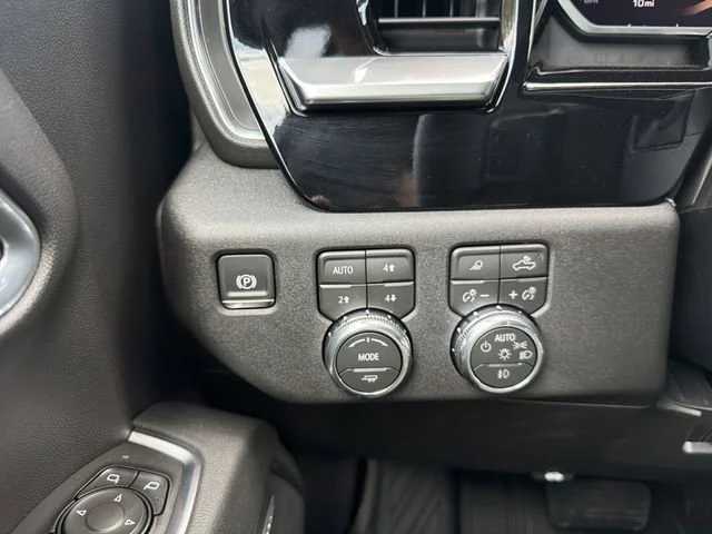 New 2026 Sterling Metallic GMC Elevation image 28