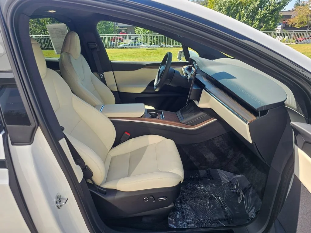 Used 2024  Tesla AWD image 11