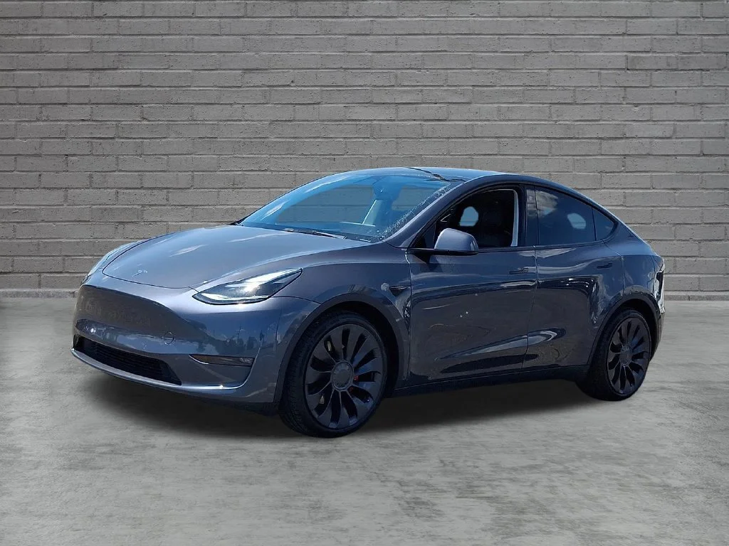 Used 2022  Tesla Performance image 5