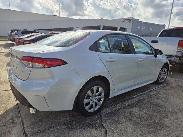 Used 2026 Wind Chill Pearl Toyota LE image 4