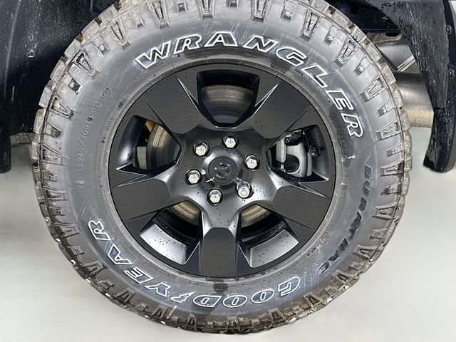 New 2026 Granite Crystal Metallic Clear-Coat Exterior Paint RAM Warlock image 28
