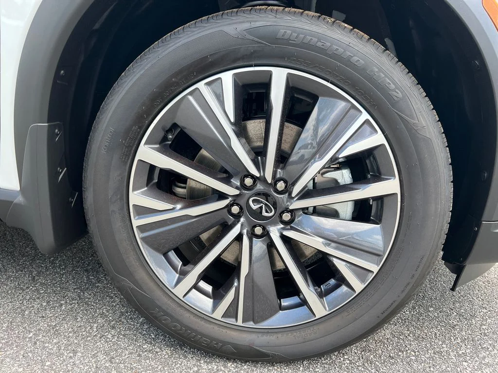 New 2027 RADIANT WHITE INFINITI Luxe FWD image 14
