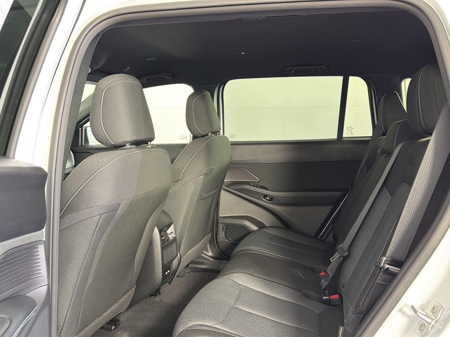 New 2026 Bright White Clear-Coat Exterior Paint Jeep Laredo image 9