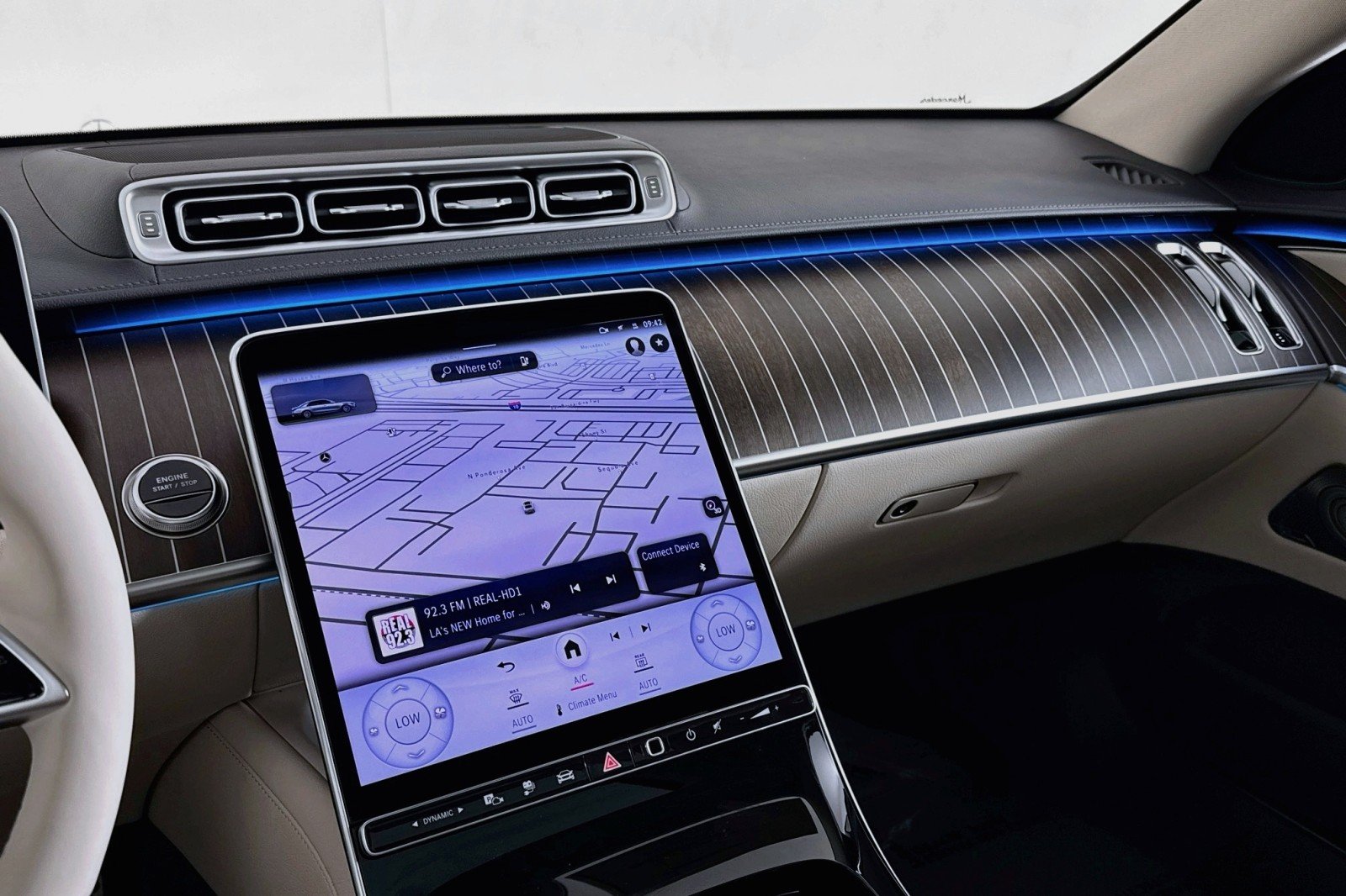 New 2026 MANUFAKTUR Moonlight White Metal Mercedes-Benz S 580e 4MATIC® Sedan image 20