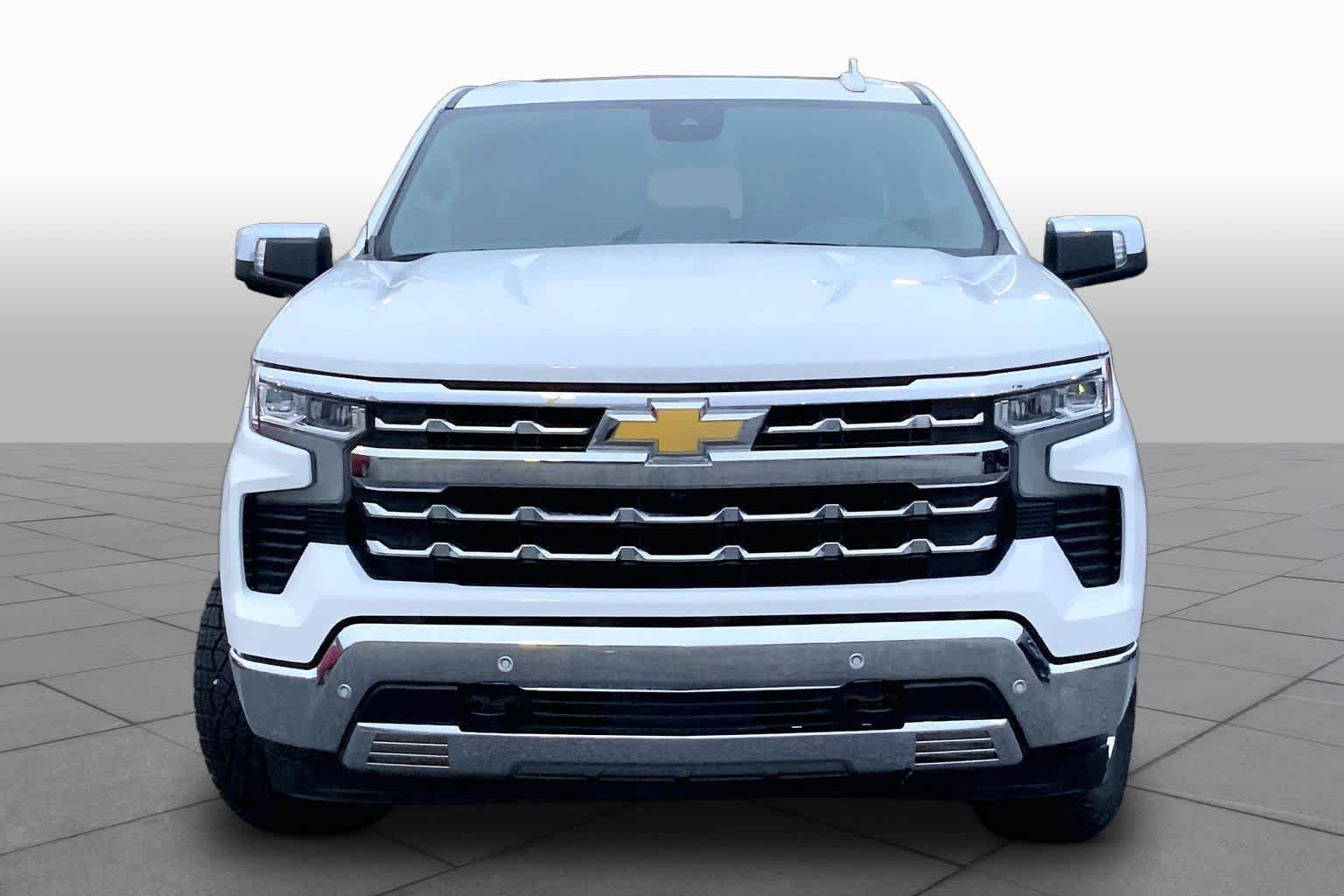 Used 2025 Summit White Chevrolet LTZ image 4