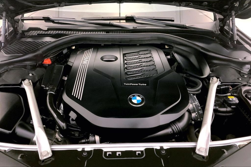 Used 2022 Black Sapphire Metallic BMW  image 9