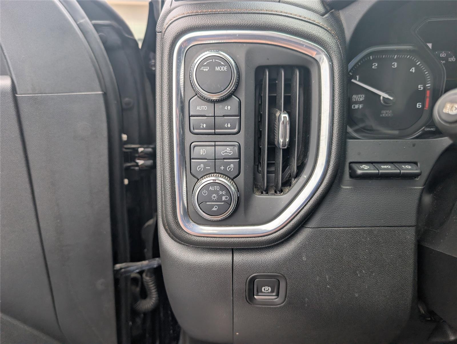 Used 2021 Onyx Black GMC AT4 image 27