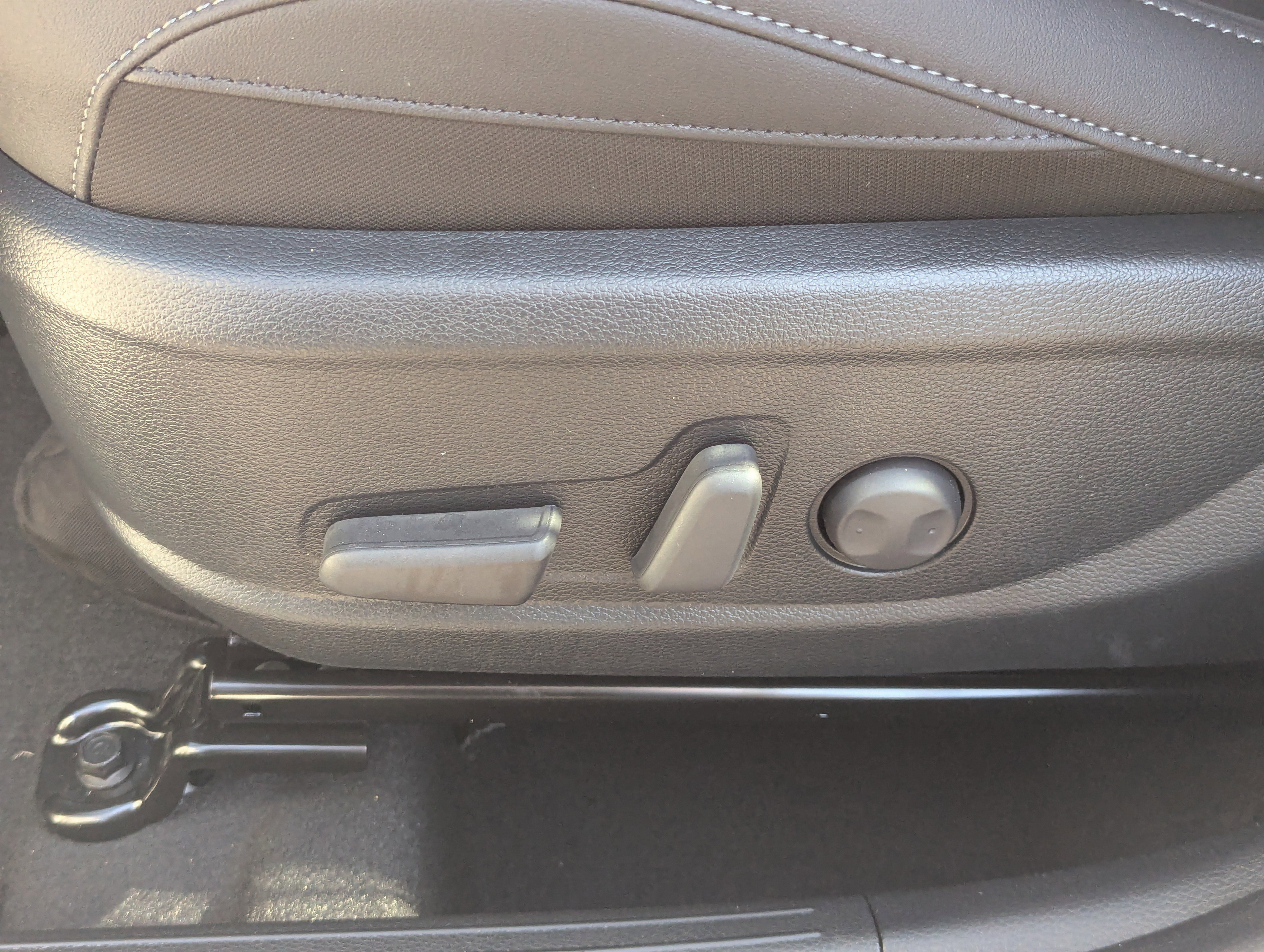 New 2026 Snow White Pearl Kia EX image 18