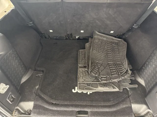 Used 2014 Gray Jeep Unlimited Sport image 27
