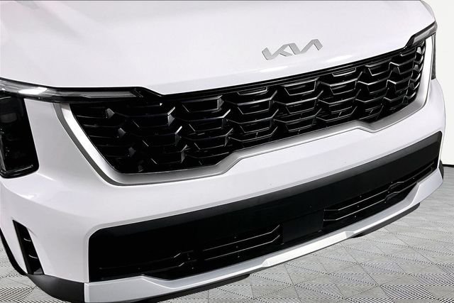 Used 2026 White Kia LX image 30