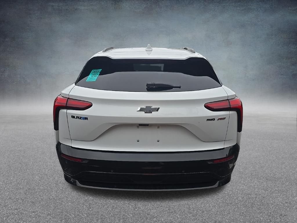 Used 2024 Summit White Chevrolet RS image 8