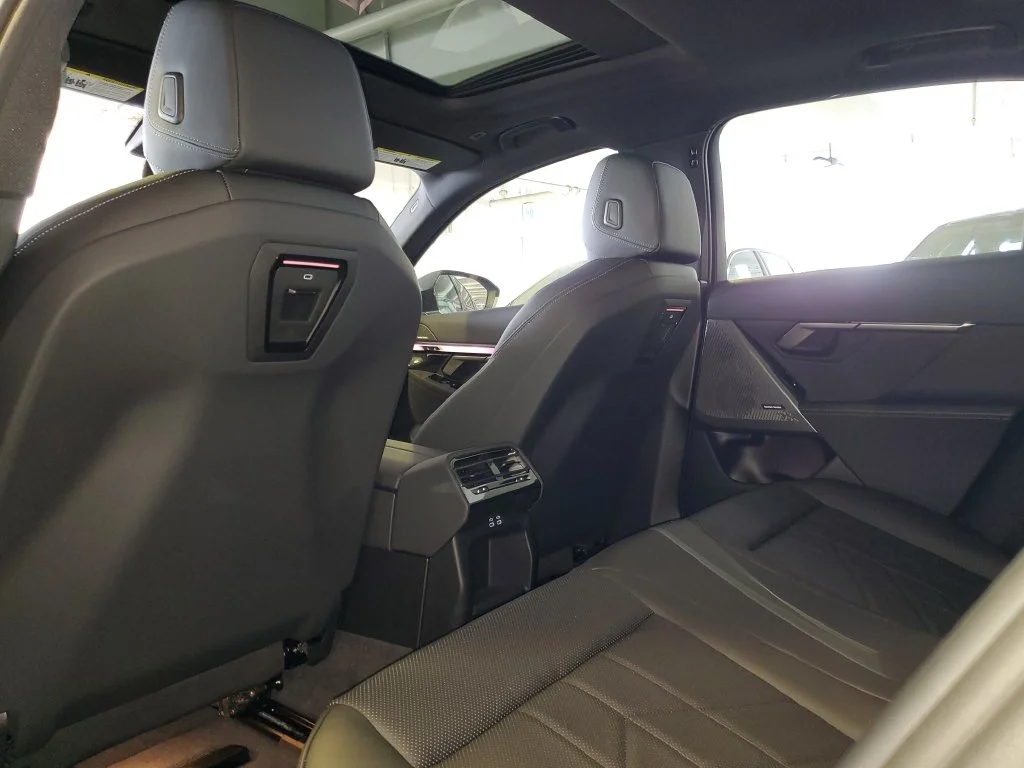 Used 2027 Dark Graphite Metallic BMW 530i image 10