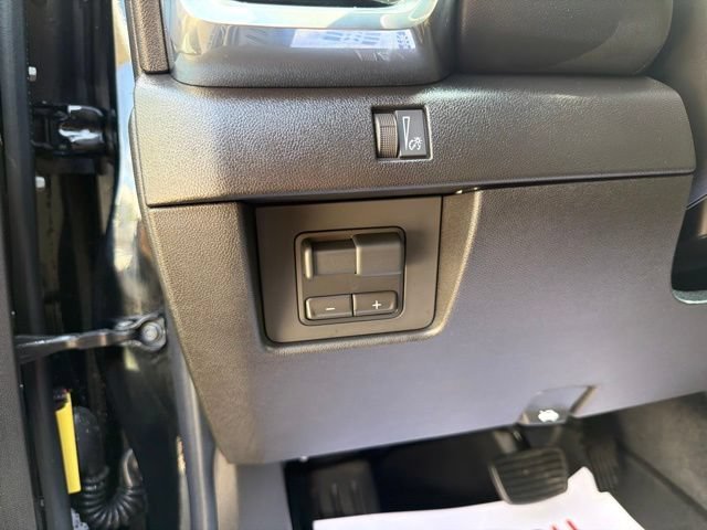 Used 2026 Onyx Black GMC Elevation image 23
