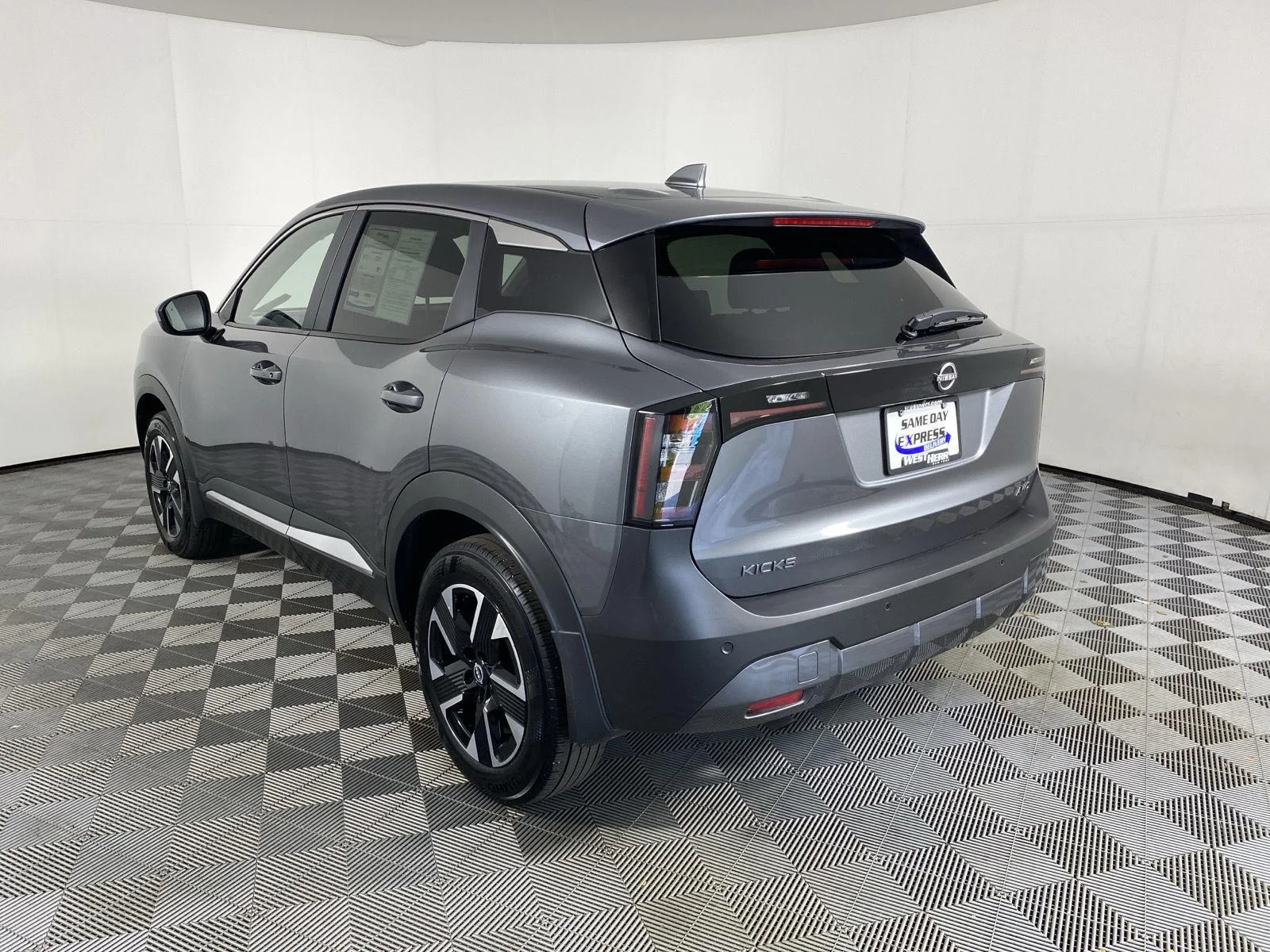 Used 2025 Gun Metallic Nissan SV image 5