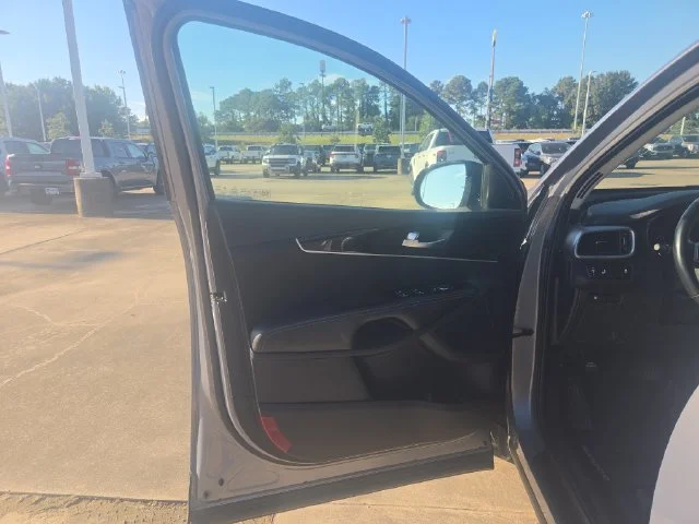 Used 2020 Silver Kia S image 19