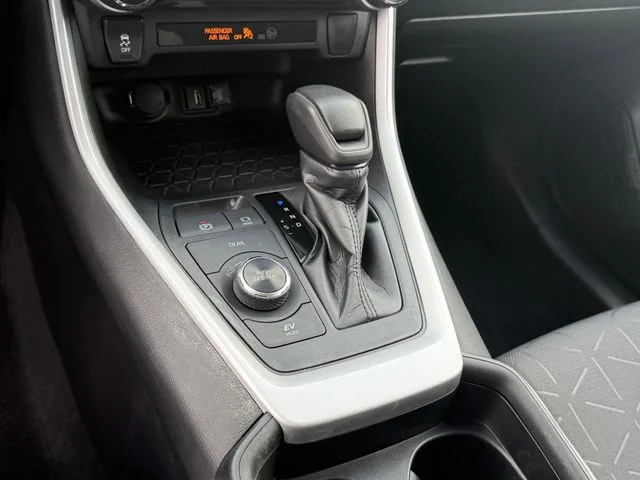 Used 2021  Toyota XLE image 18