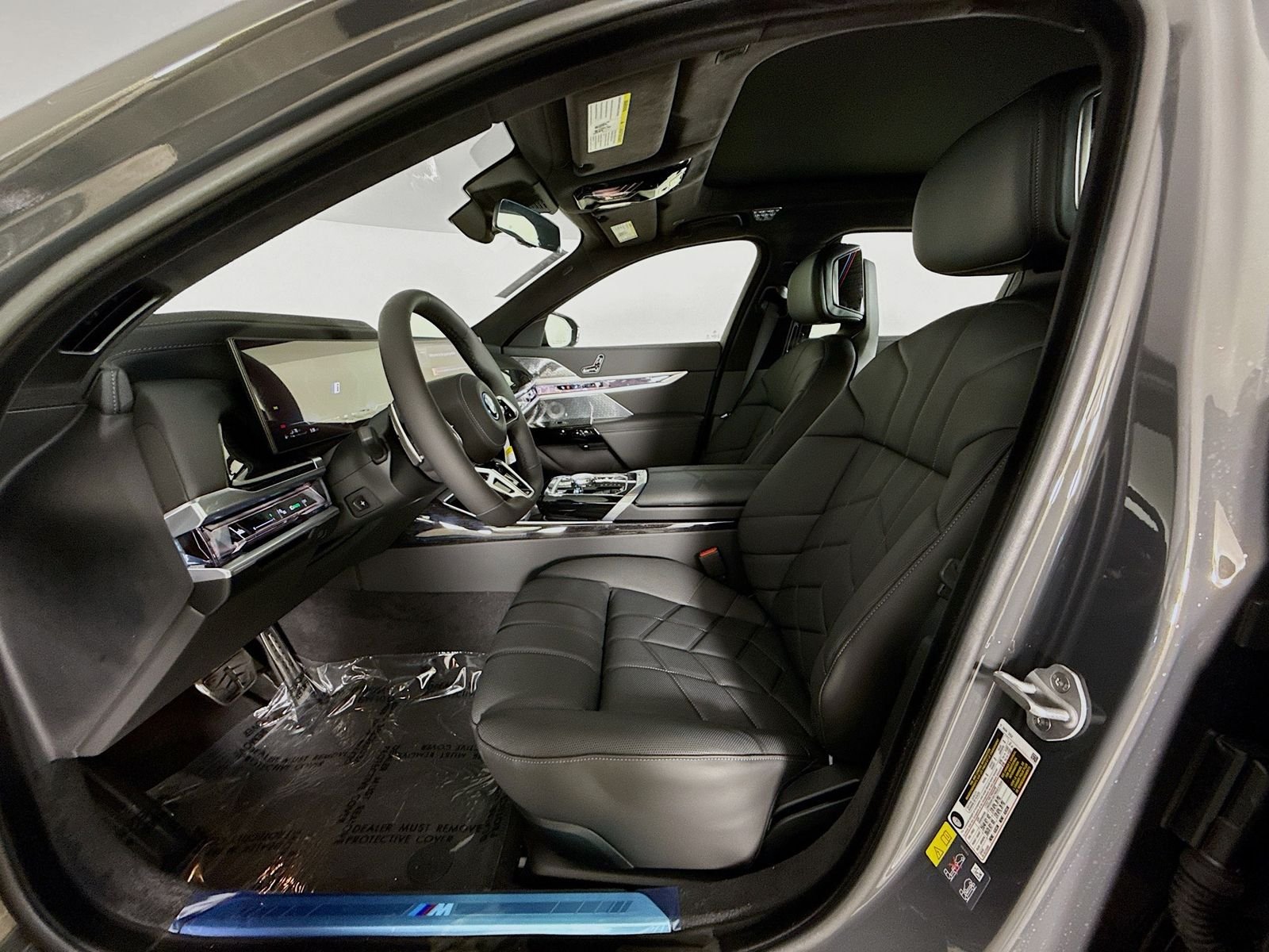 New 2026 Dravit Grey Metallic BMW 750e xDrive image 22