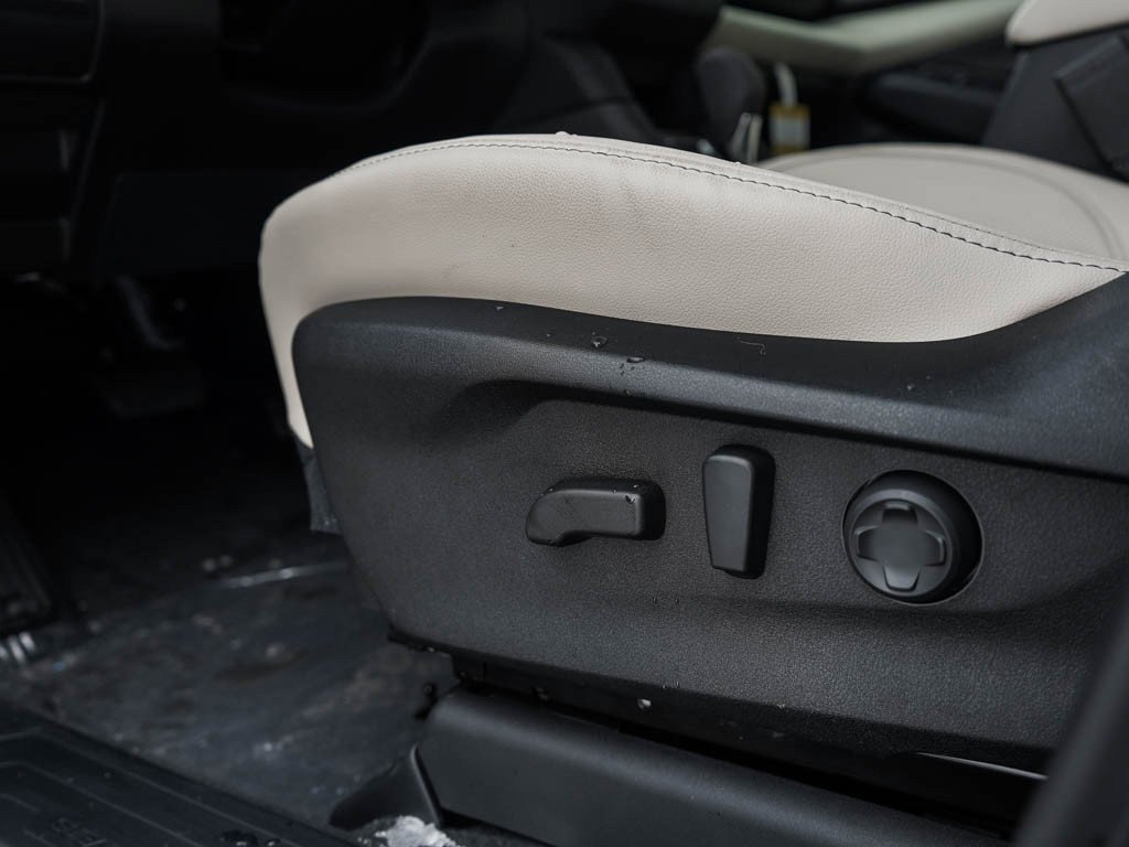 New 2026 CRYSTAL WHITE PEARL Subaru Limited 7-Passenger image 19