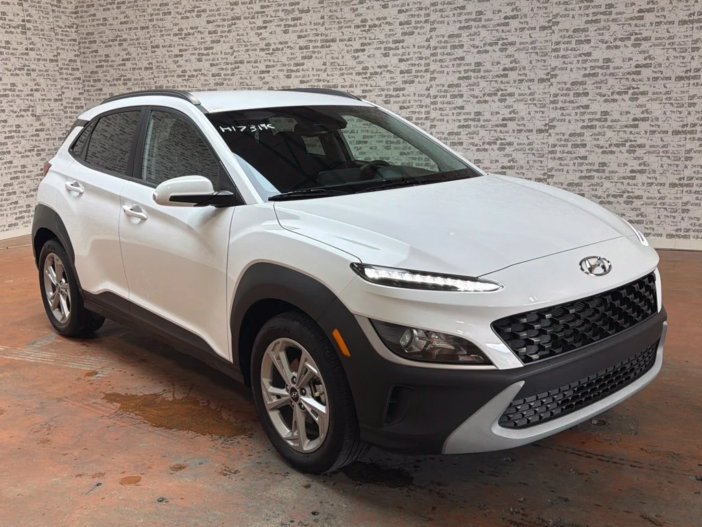 Used 2023 Lunar White Hyundai SEL image 1