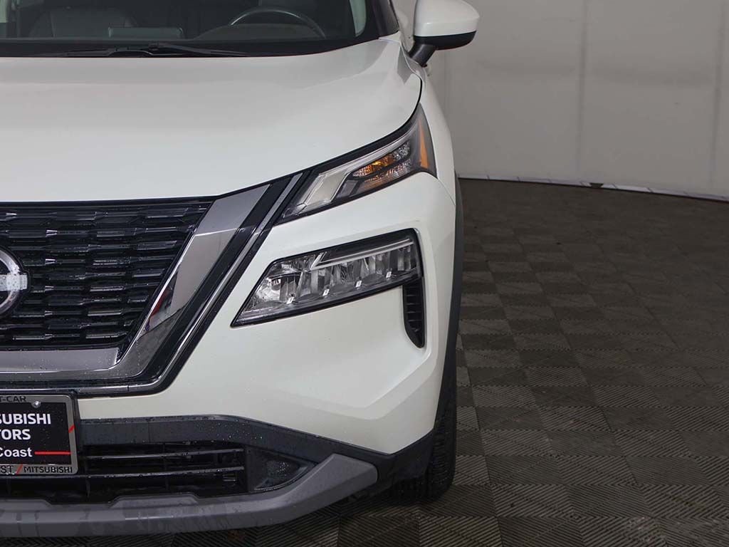 Used 2023 White Nissan SV image 15