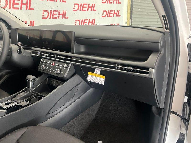 New 2026 White Hyundai SE AWD image 13