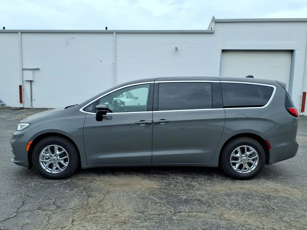 2025 Chrysler Pacifica Select - Photo 7