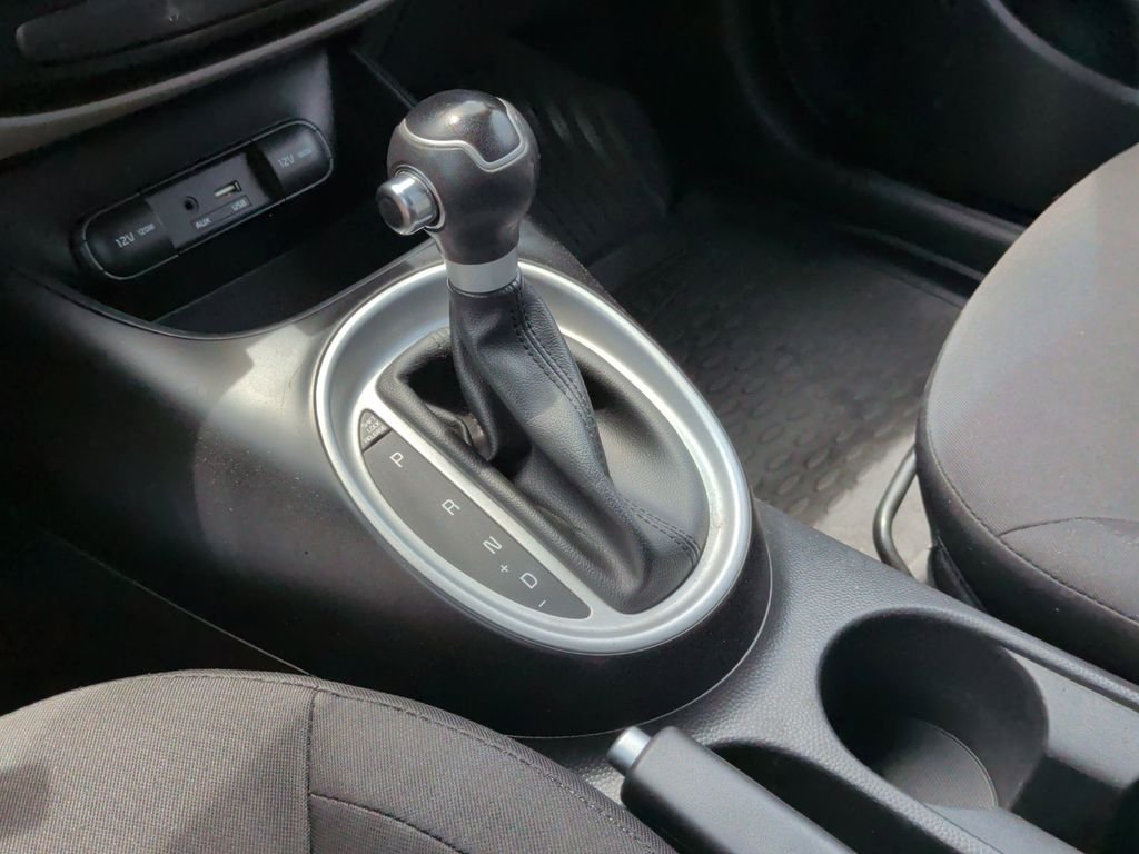 Used 2017 Silver Kia Base image 19