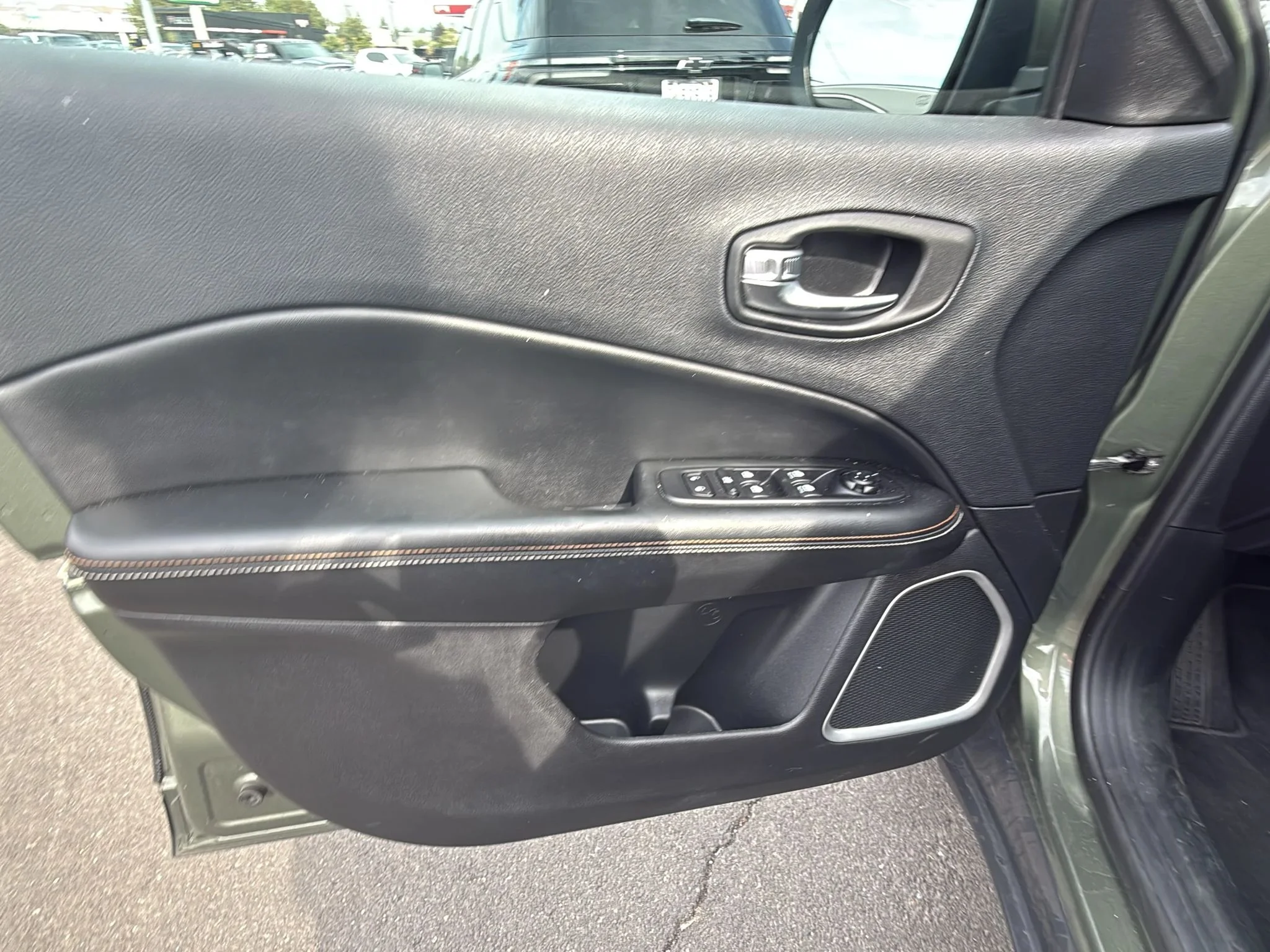 Used 2020 Olive Green Pearlcoat Jeep Latitude image 7