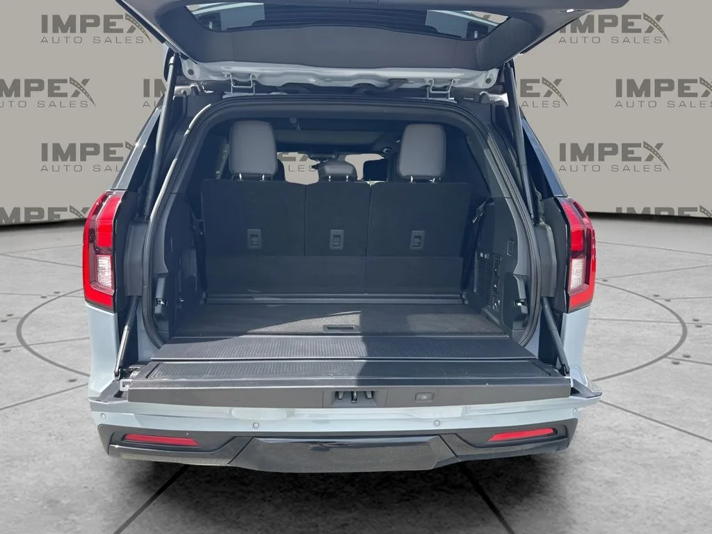 Used 2025 Gray Ford Tremor image 31