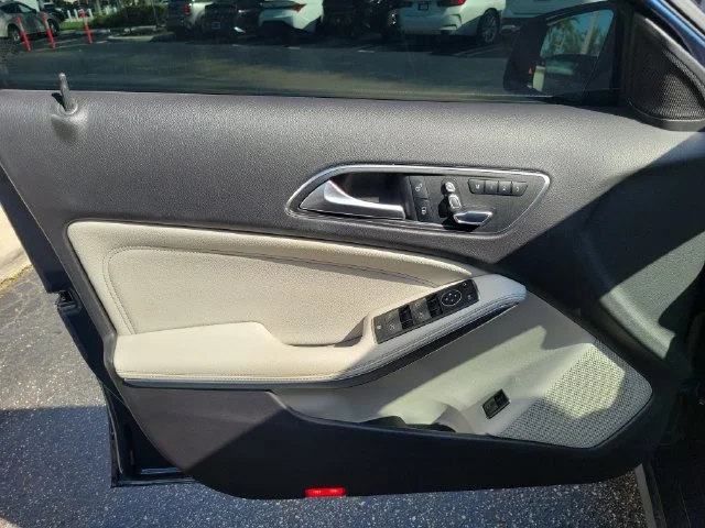 Used 2020 Blue Mercedes-Benz GLA 250 image 18
