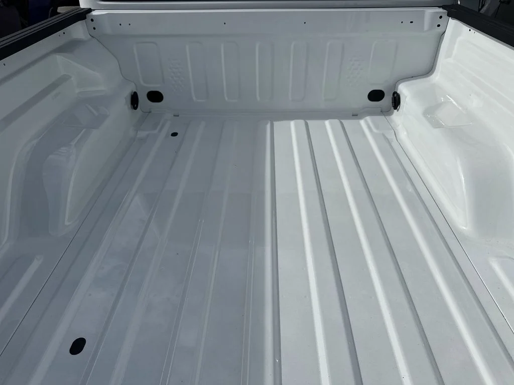 New 2026 Bright White Clear-Coat Exterior Paint Jeep Mojave X image 9