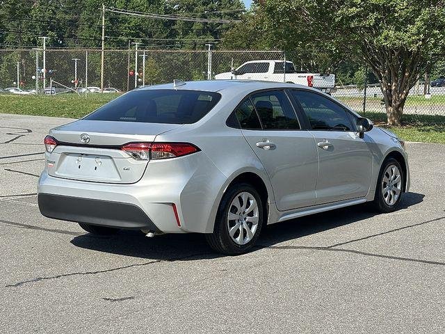 Certified Used 2023 CLASSIC SILVER METALLIC Toyota  image 8