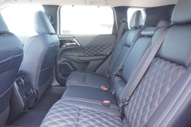2025 Mitsubishi Outlander Plug-in Hybrid SEL - Photo 35