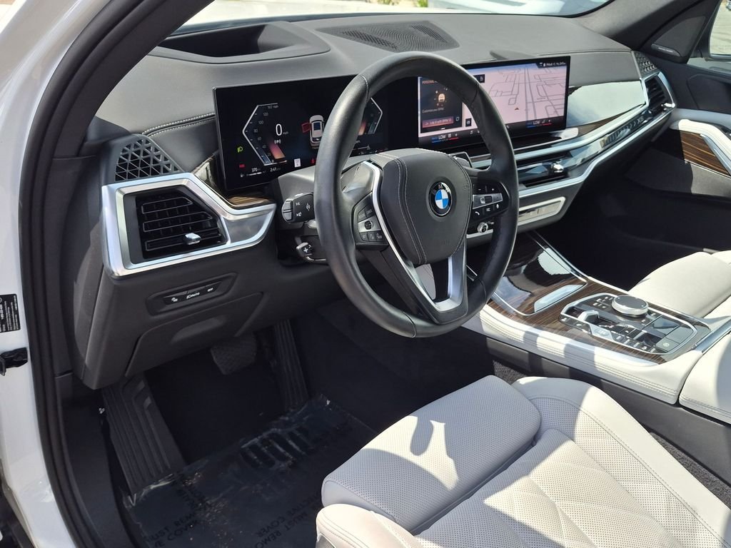 Used 2026 White BMW xDrive40i image 8