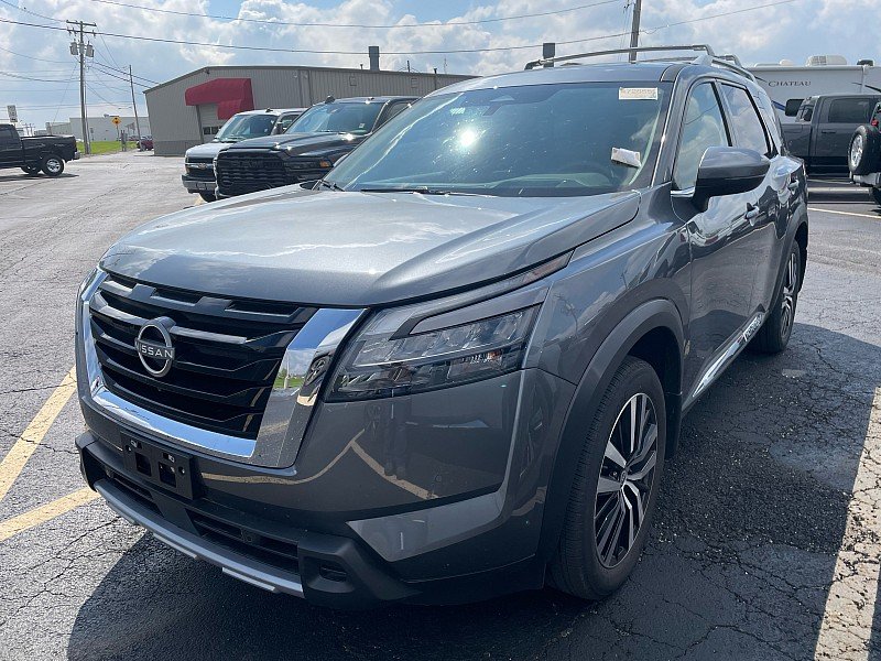 2025 Nissan Pathfinder Platinum 2WD's photo