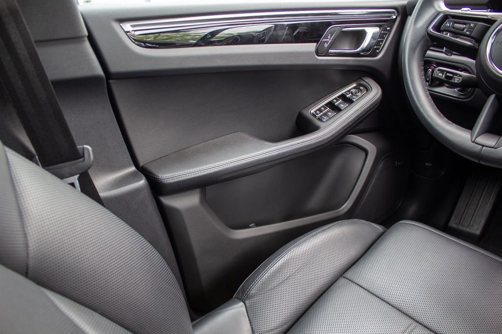 Used 2025 White Porsche Base image 19