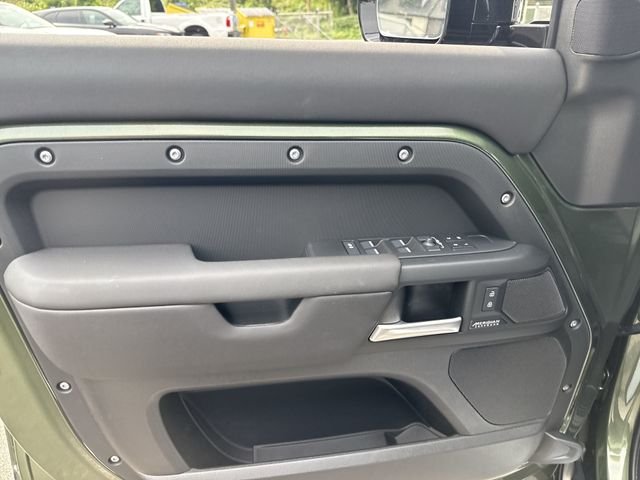 New 2026 Woolstone Green Land Rover X-Dynamic SE image 12
