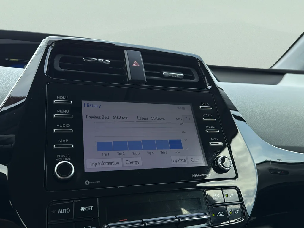Used 2022 Pearl Toyota LE image 13