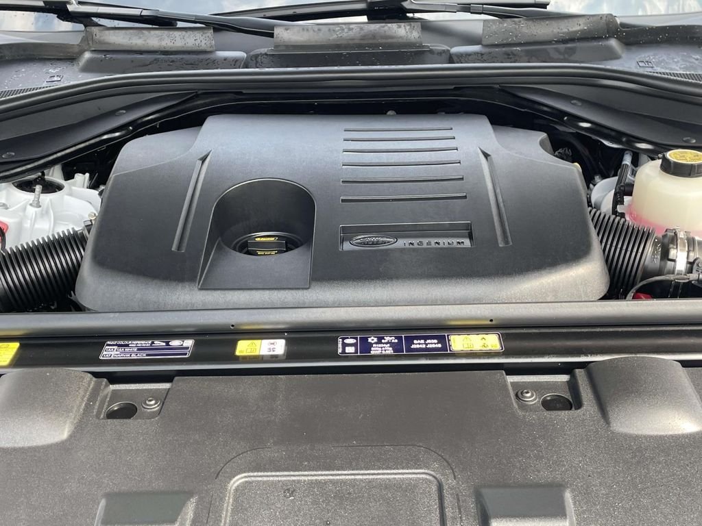 New 2026 Fuji White Land Rover Dynamic SE image 12