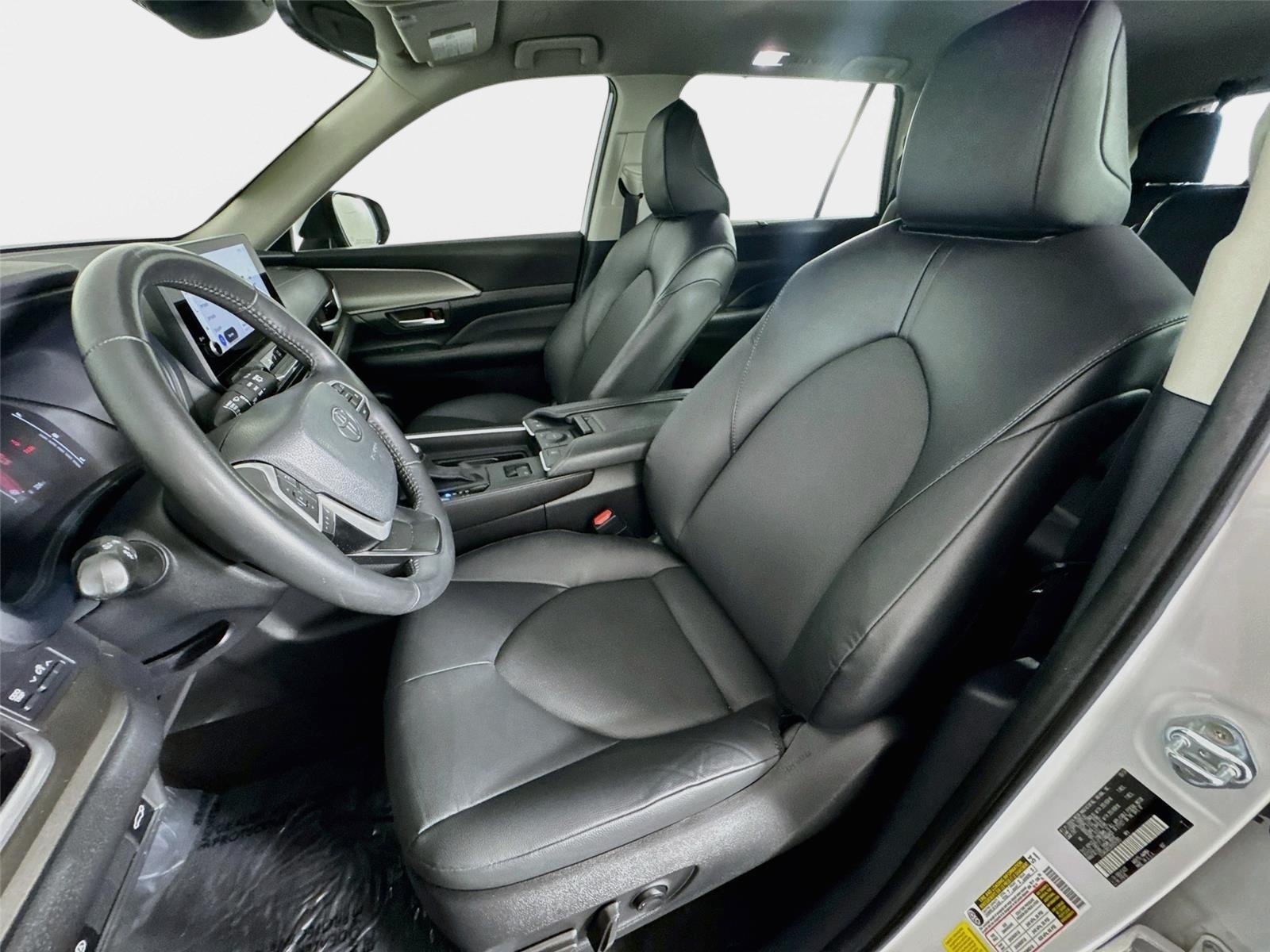 Used 2024 Pearl Toyota XLE image 11