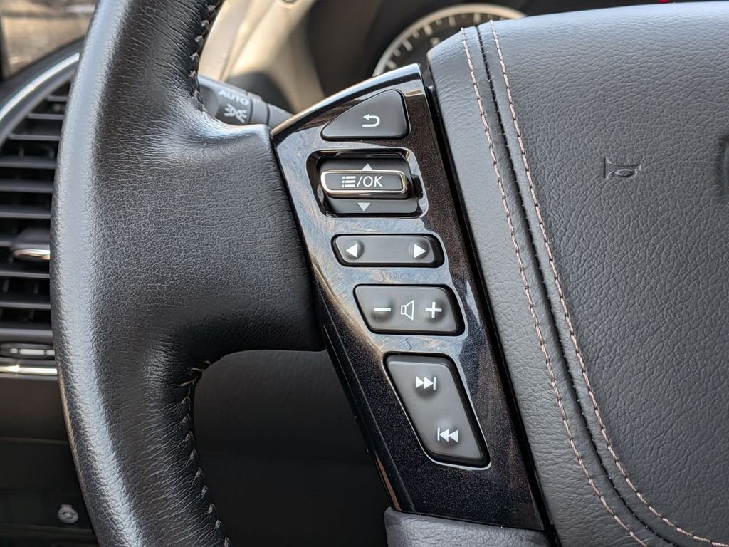 Used 2022 Black Nissan Platinum image 16