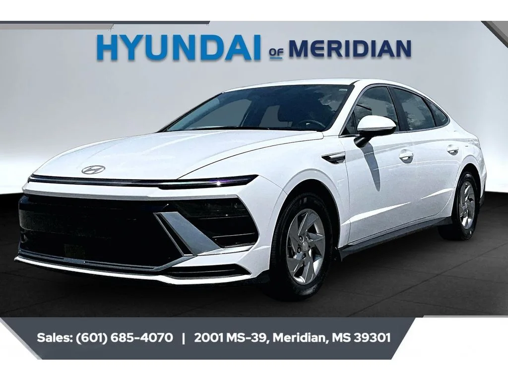 Used 2025 Serenity White Hyundai SE image 10