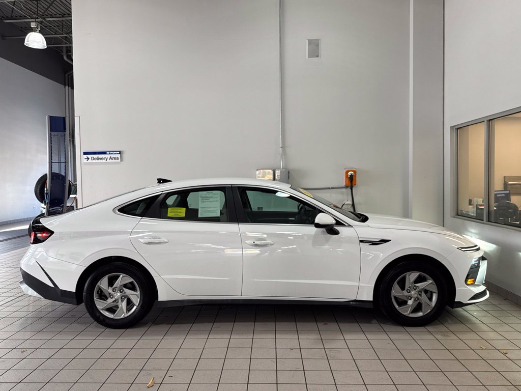 2025 Hyundai Sonata SE - Photo 9