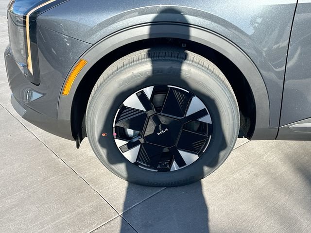 New 2026 Gravity Gray Kia LX image 30