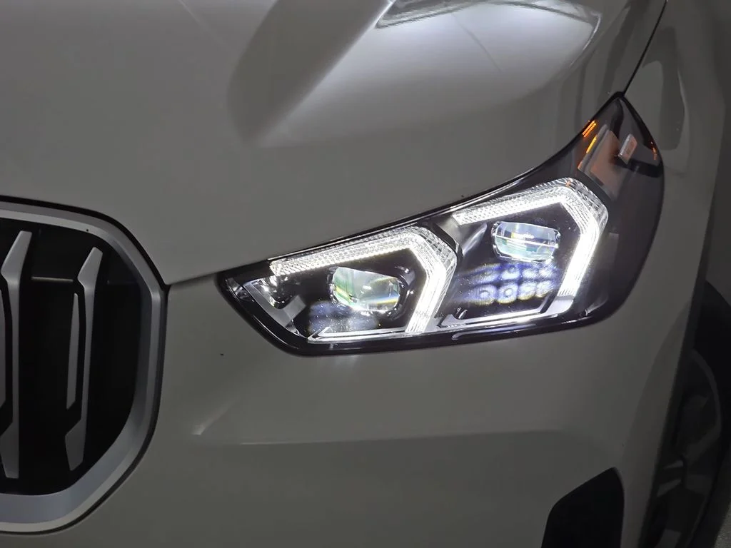 Used 2025 Alpine White BMW xDrive28i image 32