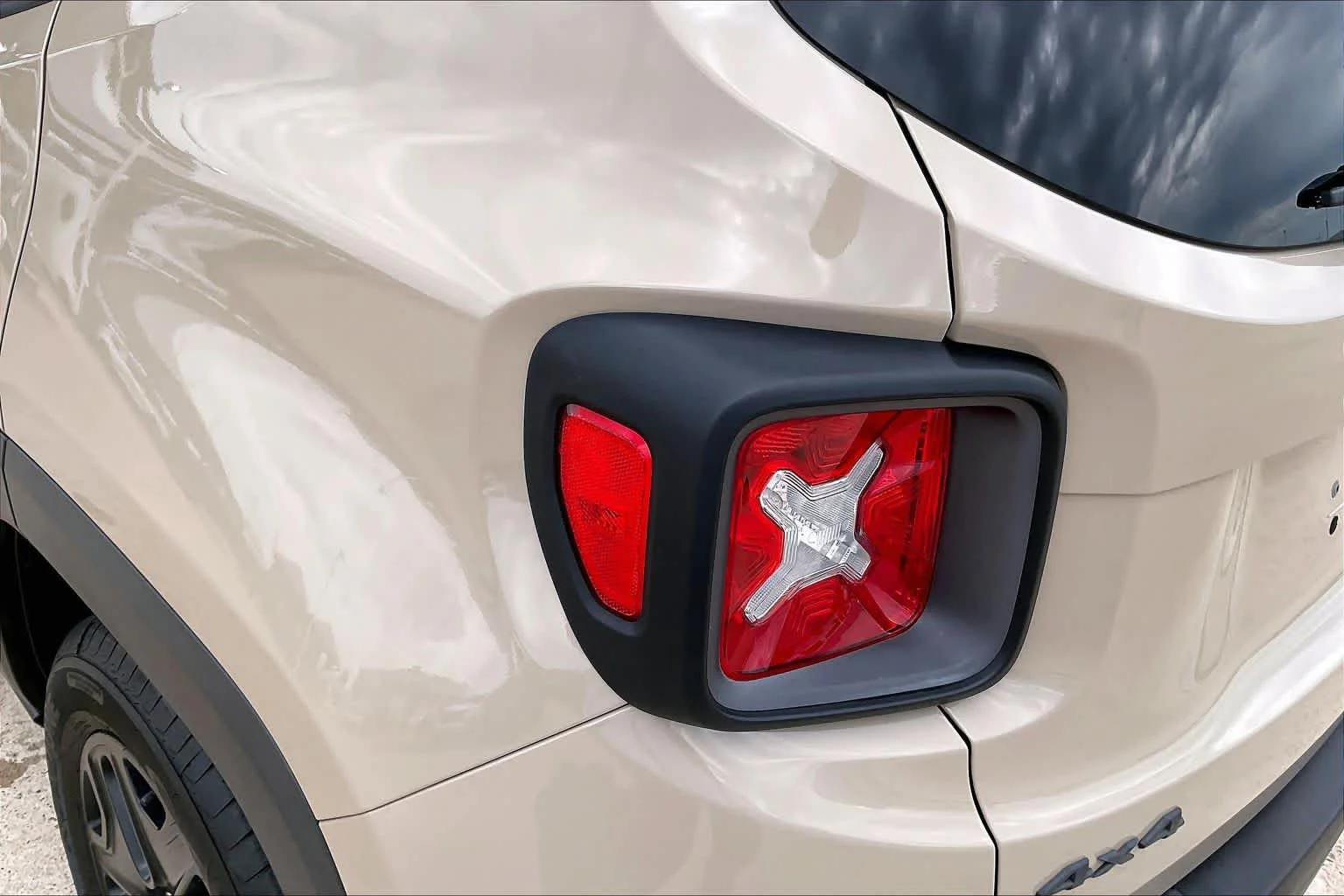 Used 2017 Mojave Sand Jeep Deserthawk image 28