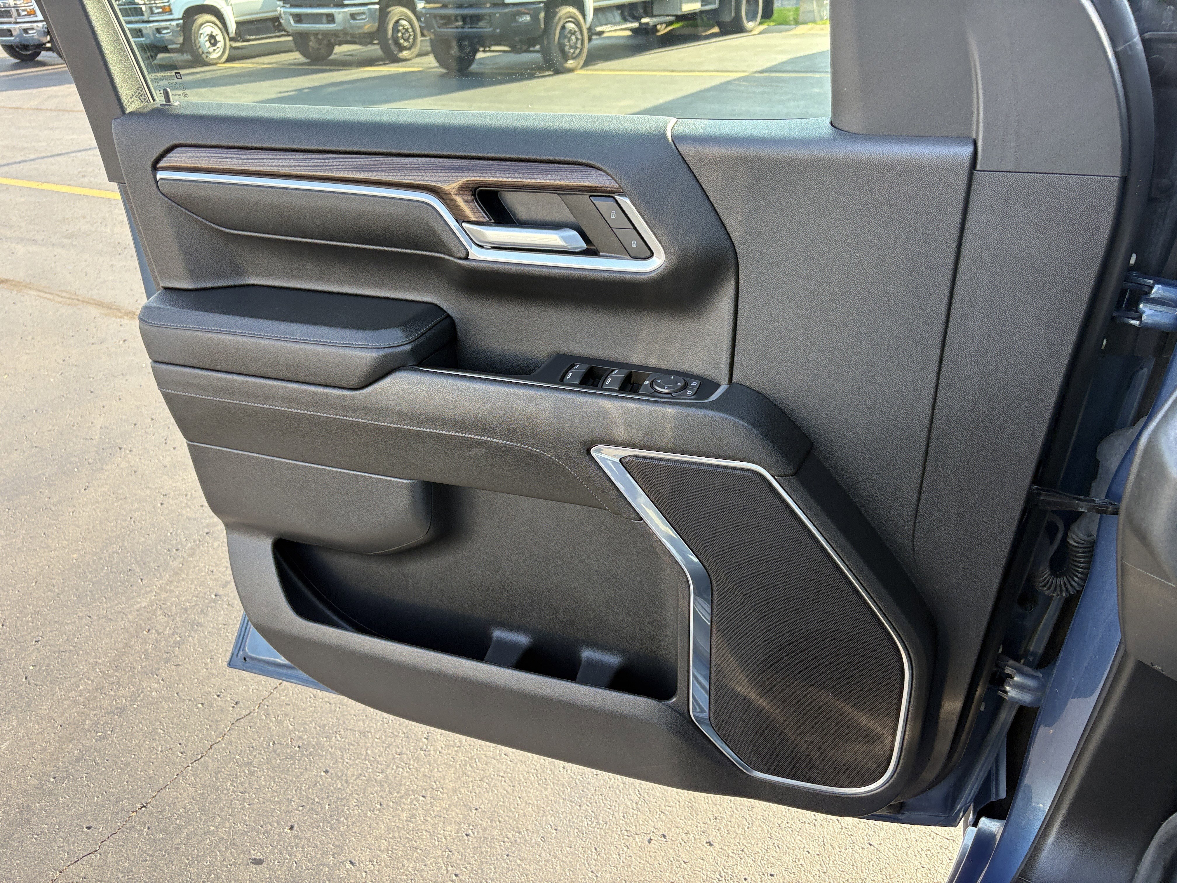 Used 2024 Lakeshore Blue Metallic Chevrolet RST image 18