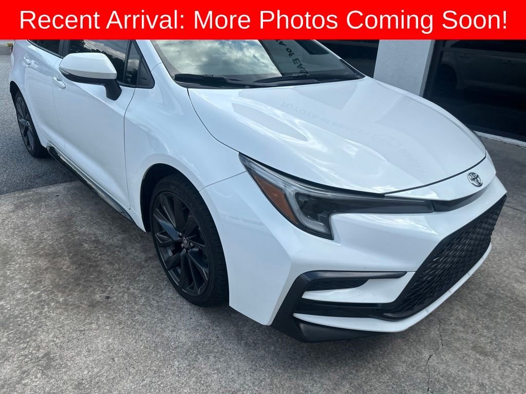 Used 2024 Ice Toyota SE image 2