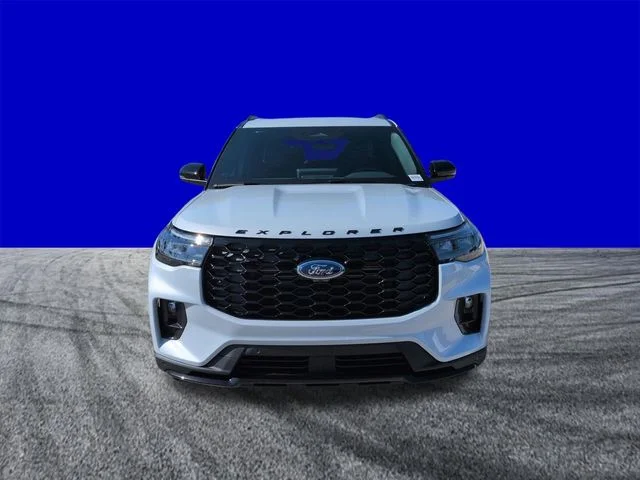 New 2026 Space White Metallic Ford ST-Line image 9